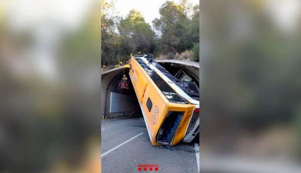 Tres heridos graves en el accidente de un autobús de trabajadores de